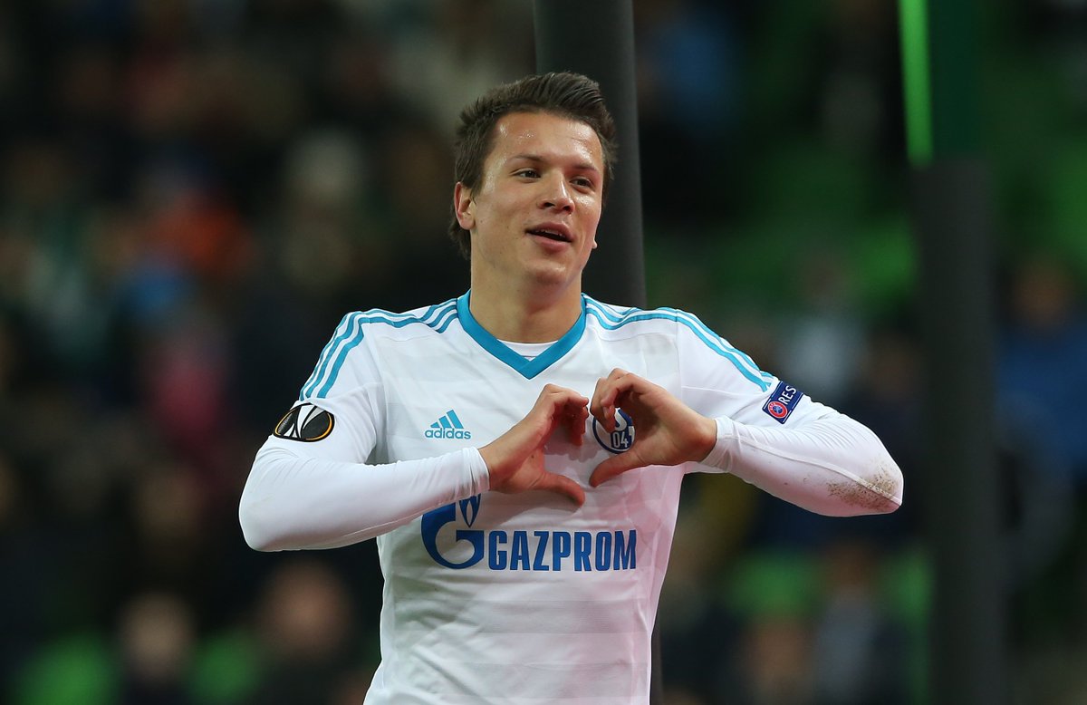 OFICIAL: Schalke 04 contrata Konoplyanka ao Sevilha por 14 milhões