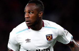 OFICIAL: Michail Antonio renova com o West Ham