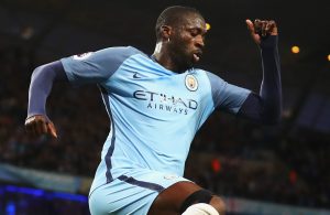 Yaya Touré continua no Manchester City