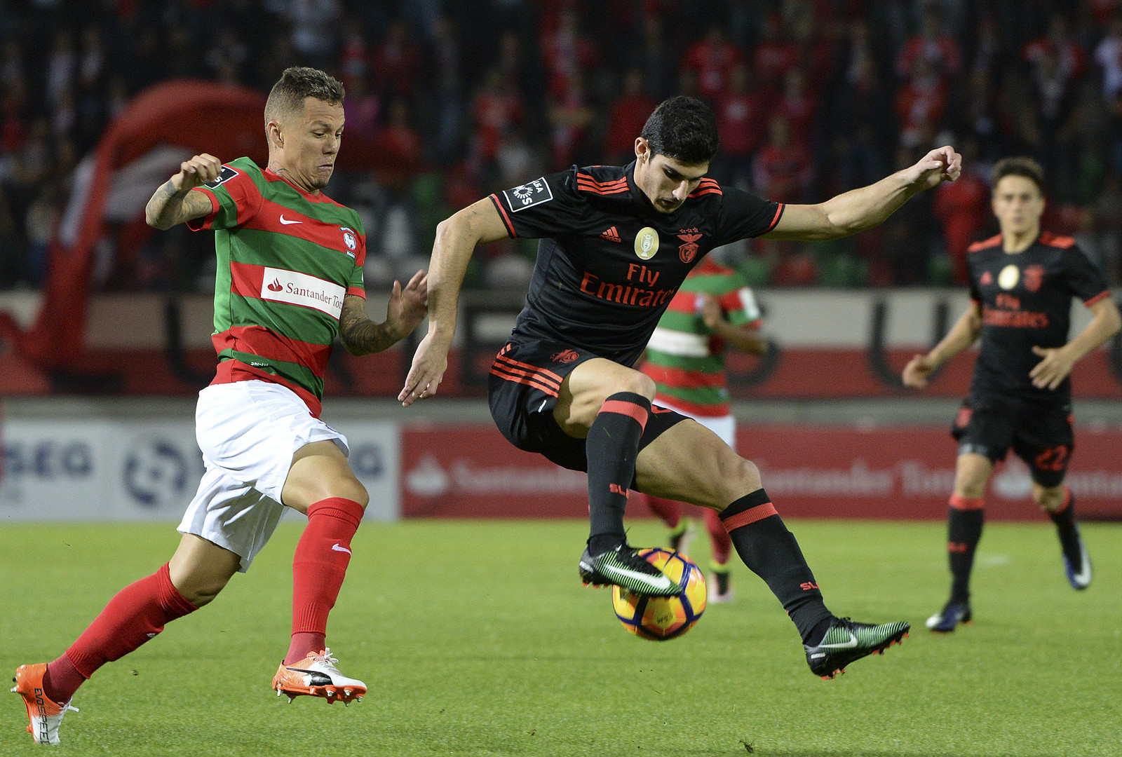 Patrick Vieira assina pelo Benfica