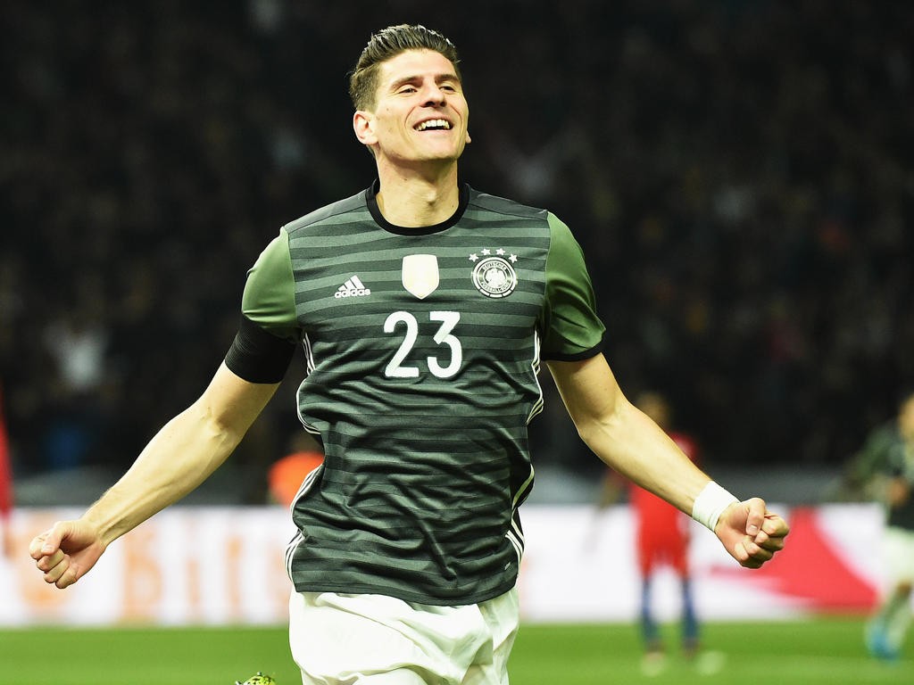 Mario Gomez renova com o Wolfsburgo