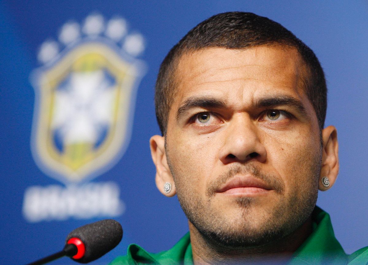 Daniel Alves revela qual o melhor jogador que defrontou