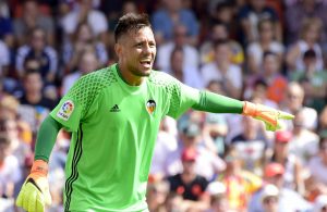 Diego Alves assina pelo Flamengo