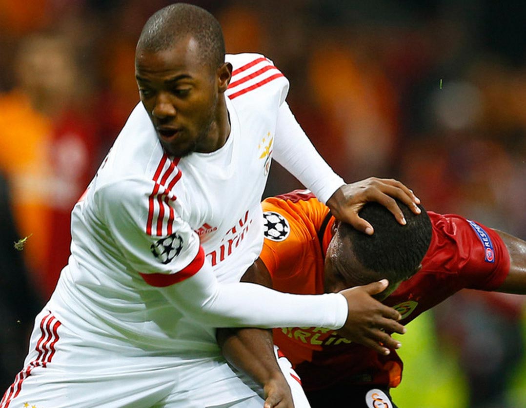 OFICIAL: Estoril contrata Victor Andrade ao Benfica