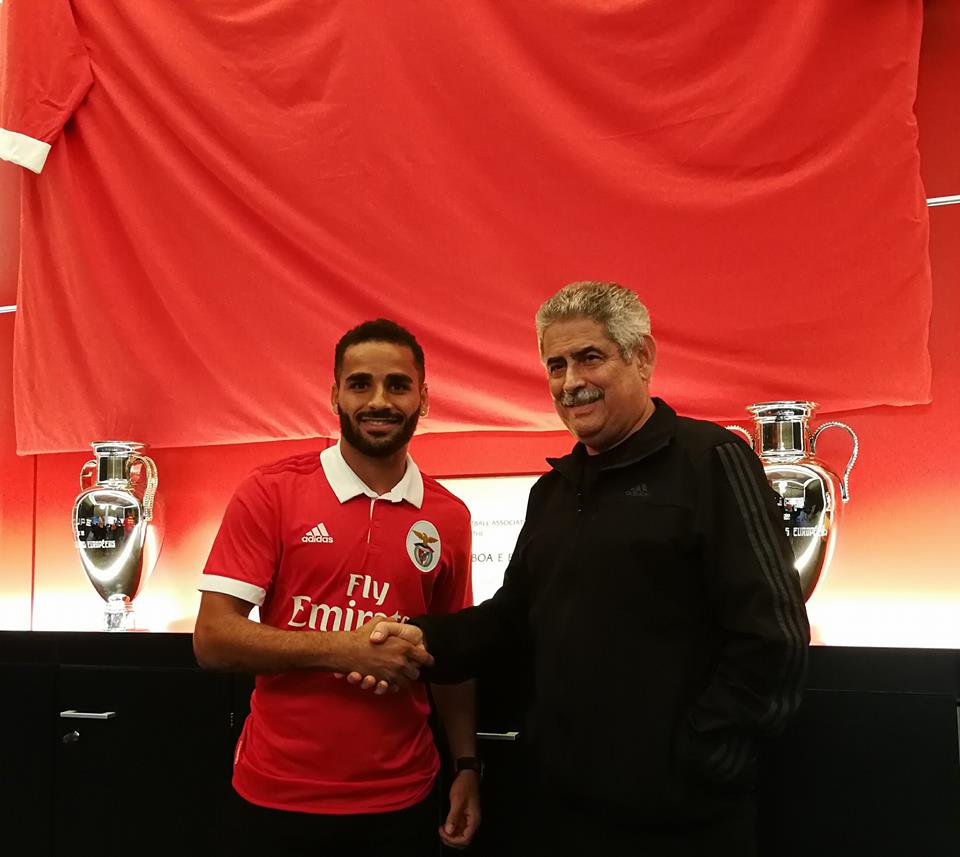 Benfica anuncia Douglas