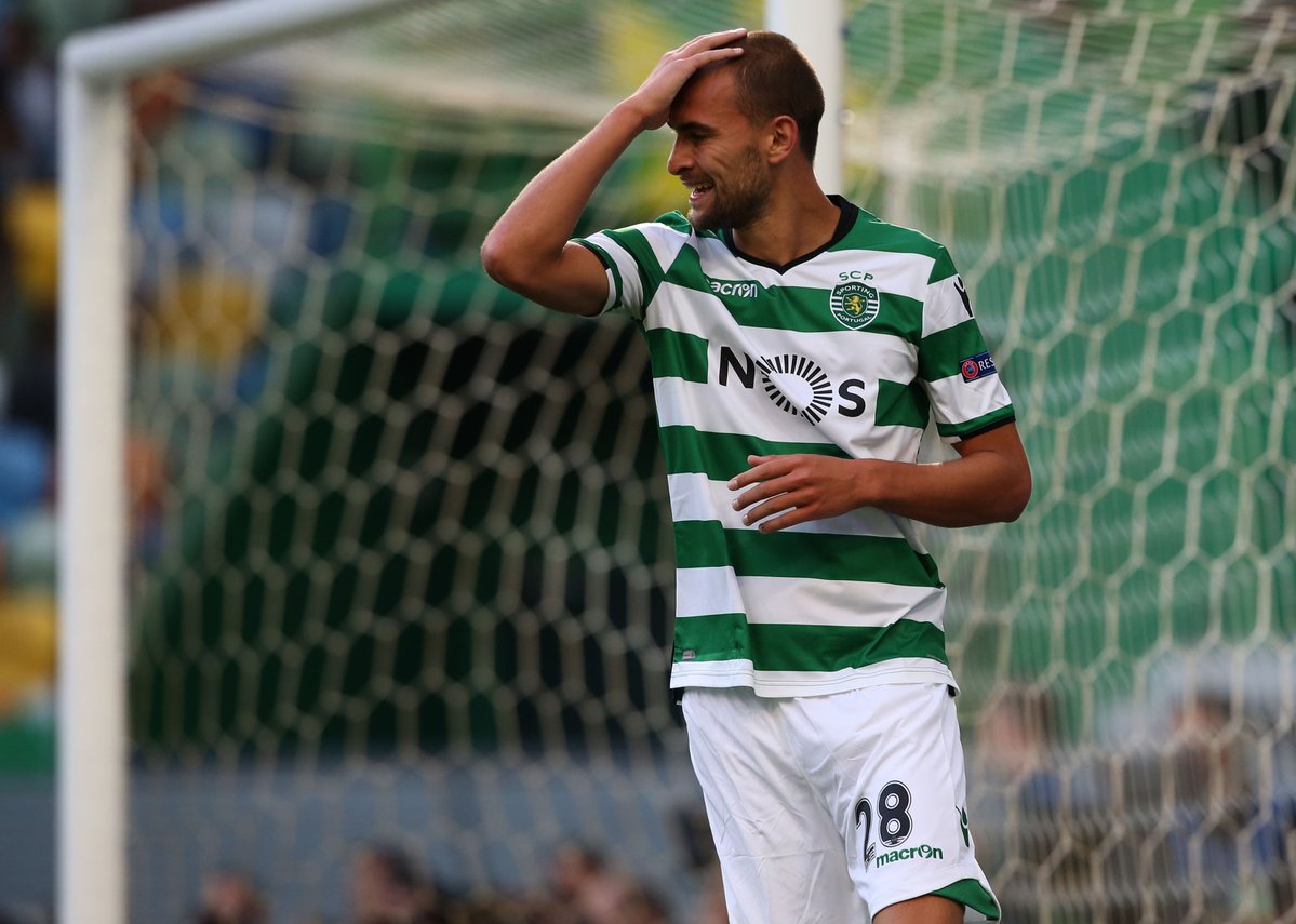 Bas Dost suplente frente ao Steaua