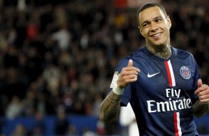 OFICIAL: Van Der Wiel é reforço