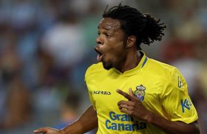 O avançado francês que desafia os números de Messi!