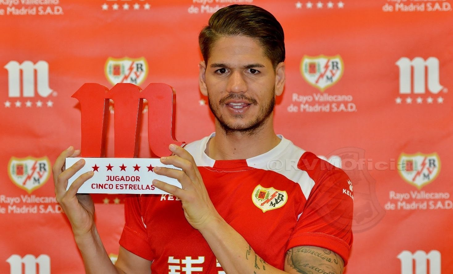 OFICIAL: Académica contrata internacional português