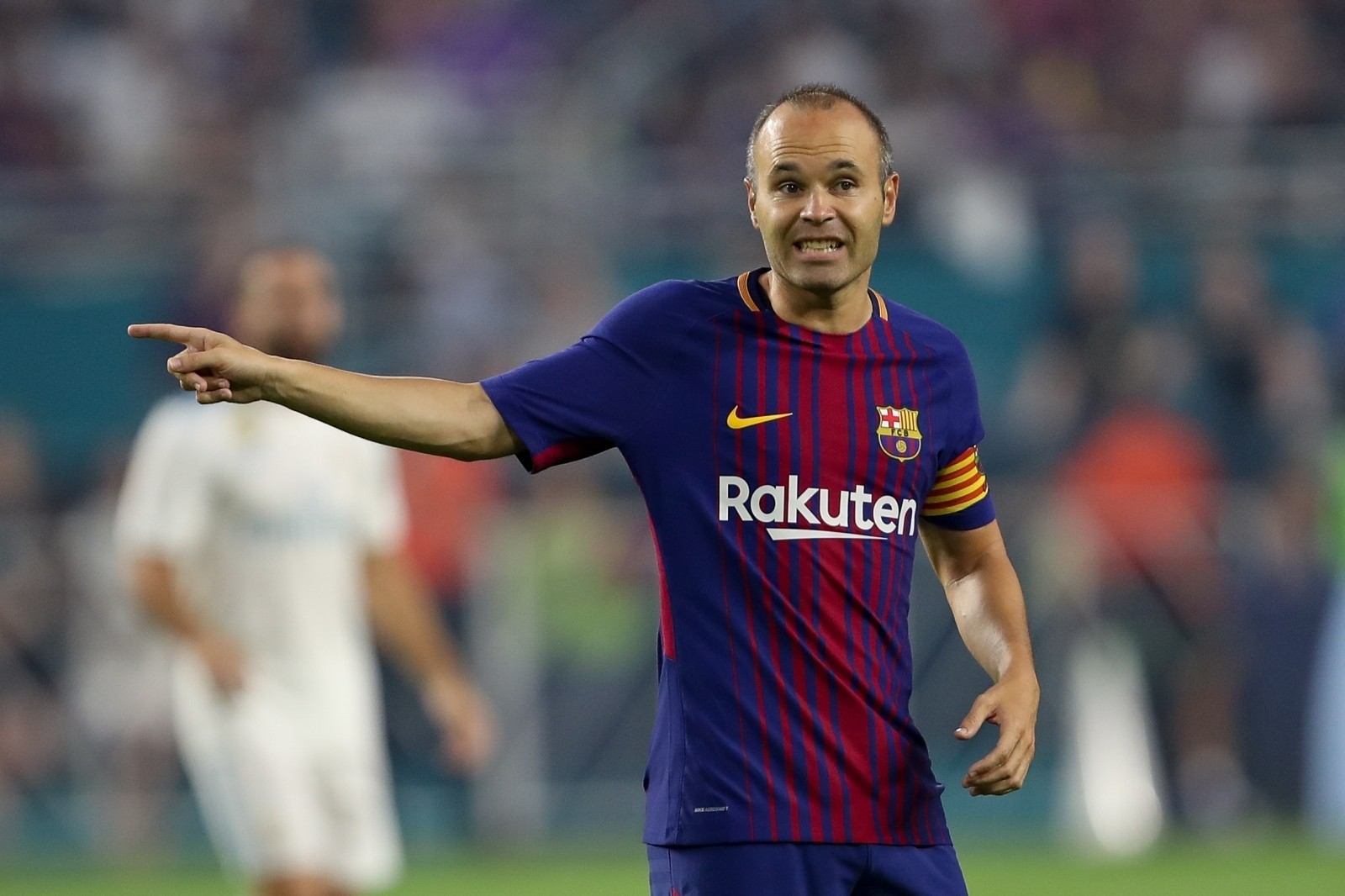 OFICIAL: Iniesta renova com o Barcelona