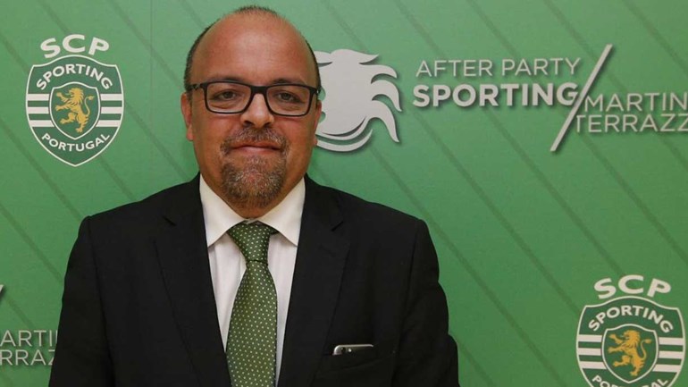 “Conversa de piriquitos e mitológicos”