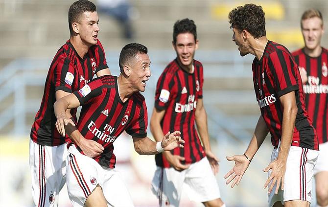 Jovem português convocado pelo treinador do AC Milan