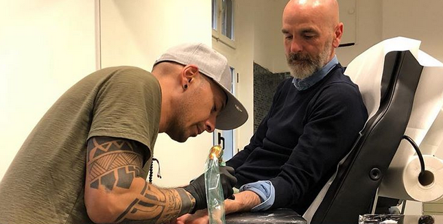 Que gesto, este, o de Stefano Pioli.