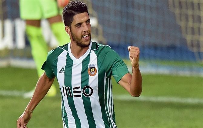 Novais é “Gverreiro”.