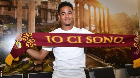 OFICIAL: Kluivert é Romano.