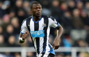 Mbemba a pequenos passos de ser “Dragão”.
