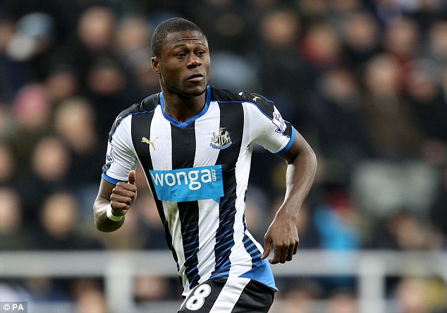 Mbemba a pequenos passos de ser “Dragão”.