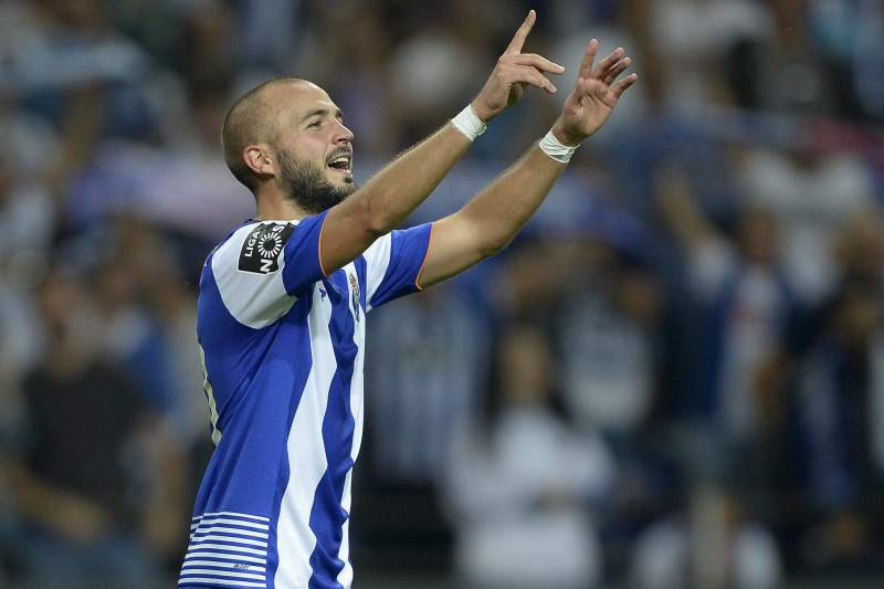 André André, de malas feitas.