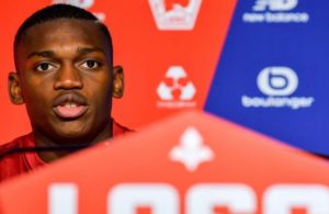 Rafael Leão impedido de jogar.