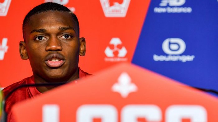 Rafael Leão impedido de jogar.