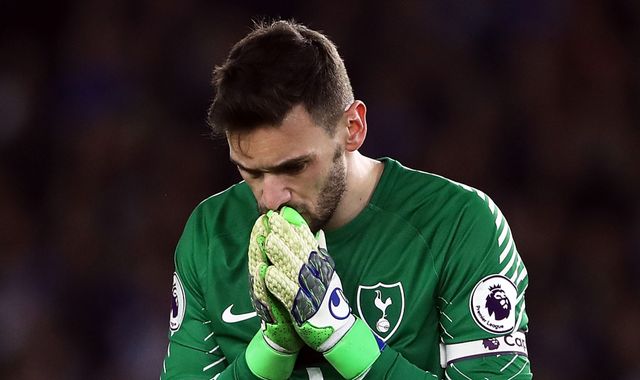 Lloris em apuros.