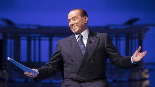 Berlusconi pode voltar a assumir clube.