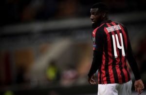 Emprestado, não convence.