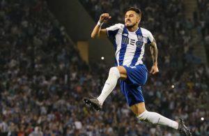 Chelsea quer Alex Telles