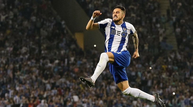 Chelsea quer Alex Telles