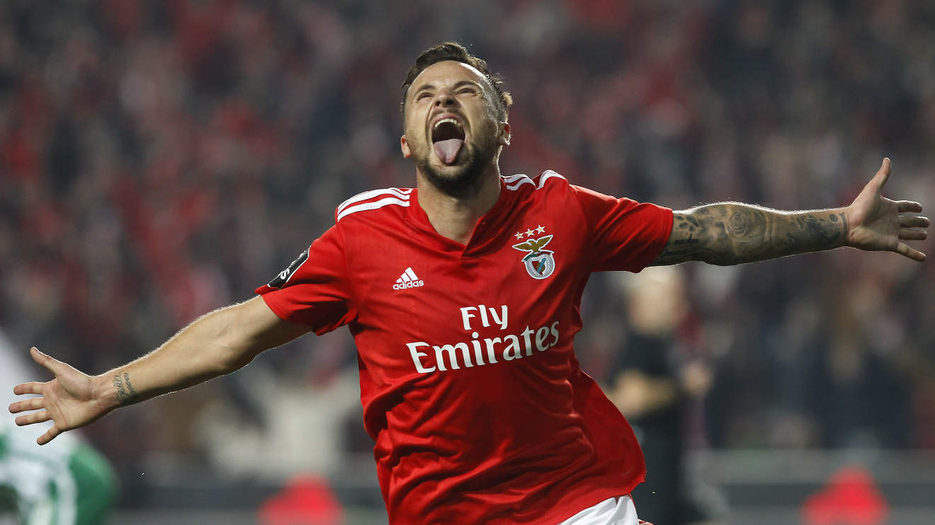 Seferovic faz… terceiro