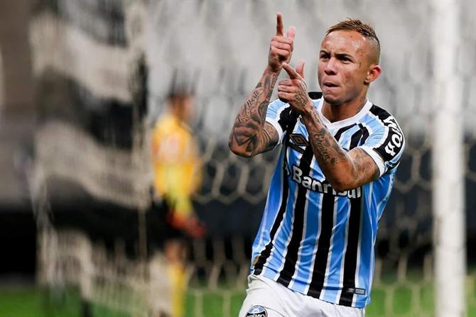 AC Milan foi ao Brasil negociar Everton