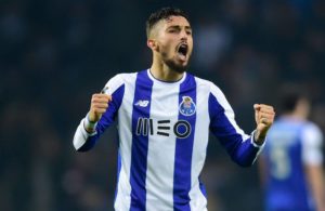 Travão por Alex Telles.