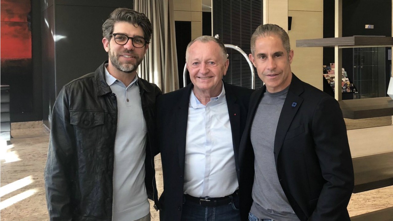 OFICIAL: Sylvinho é o novo treinador.