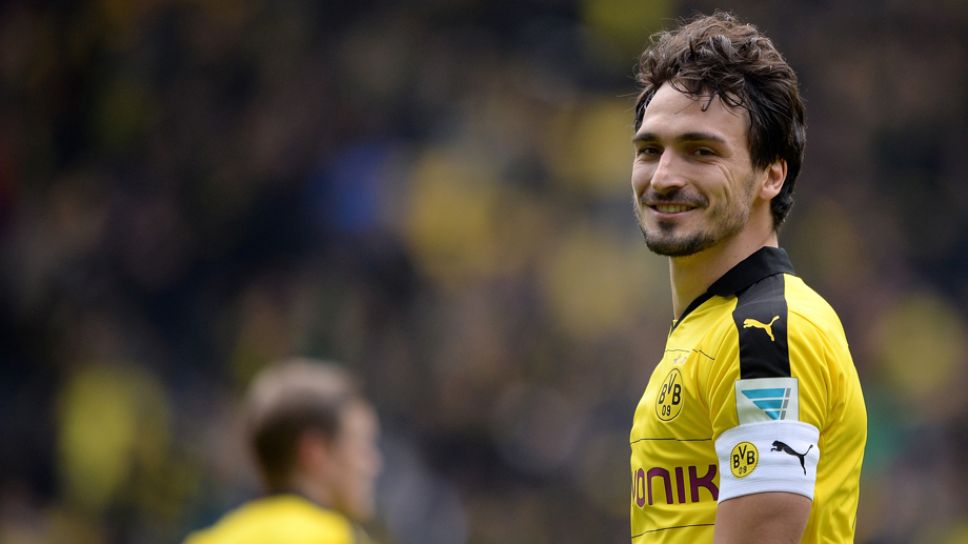 OFICIAL: Hummels de regresso.