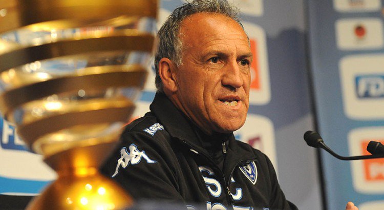 OFICIAL: Saint-Étienne apresenta novo treinador.