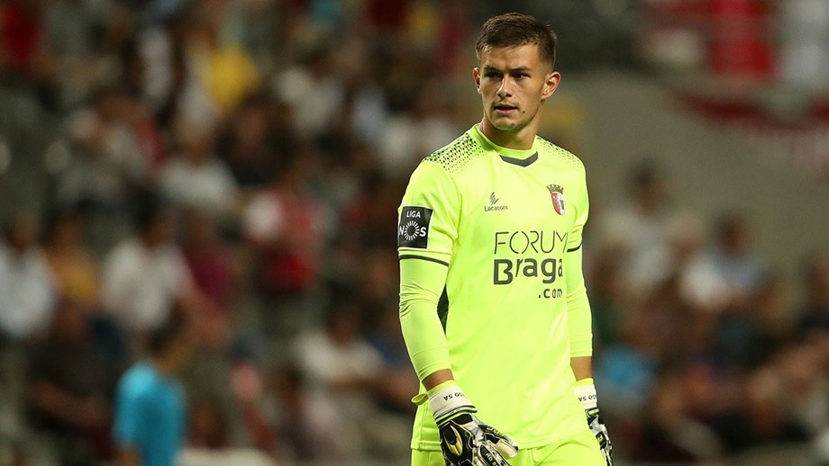 Sá não fica e é para vender.