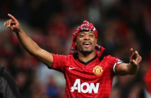 OFICIAL: “Au revoir” Evra.
