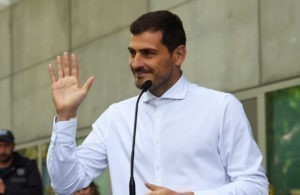 «E assim, sem dar conta, passou um ano.»