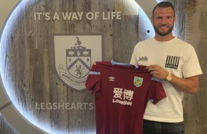 OFICIAL: Burnley apresenta novo Lateral Esquerdo.