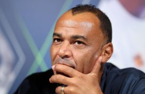 Cafu atolado em dividas.