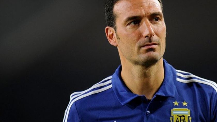OFICIAL: Scaloni até 2022.