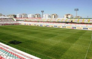 Mítico estádio José Gomes, à venda.