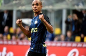 João Mário novamente em cima da mesa.