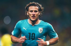 OFICIAL: Forlán termina carreira de jogador.