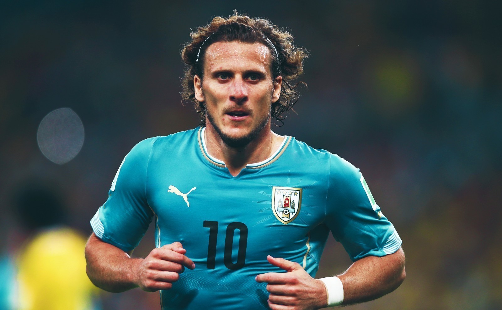 OFICIAL: Forlán termina carreira de jogador.
