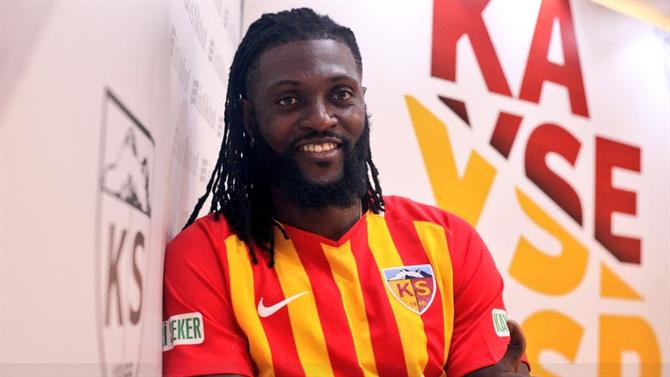 OFICIAL: Adebayor tem novo clube.
