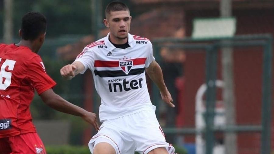 Benfica olha para Morato.