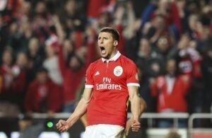 Há uma novidade no 11 do Benfica