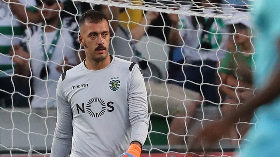 OFICIAL: Viviano segue caminho.