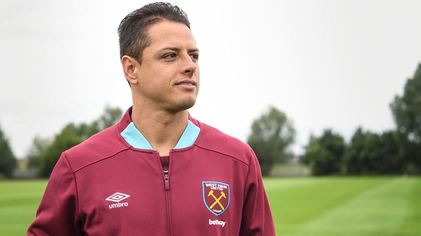 OFICIAL: “Chicharito” a caminho de Espanha.